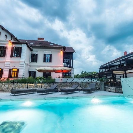 Boutique Hotel Annuska Balatonfured Bagian luar foto