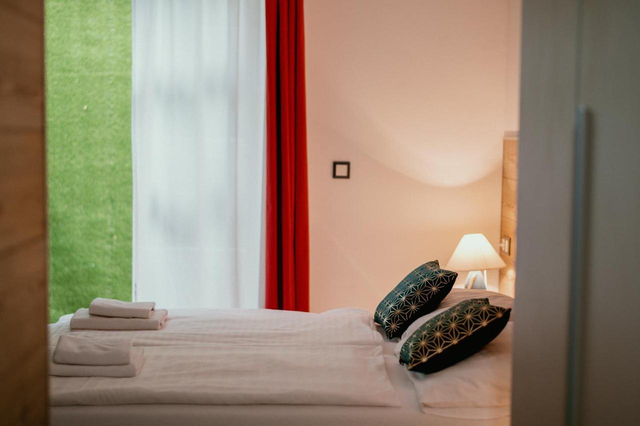 Boutique Hotel Annuska Balatonfured Bagian luar foto