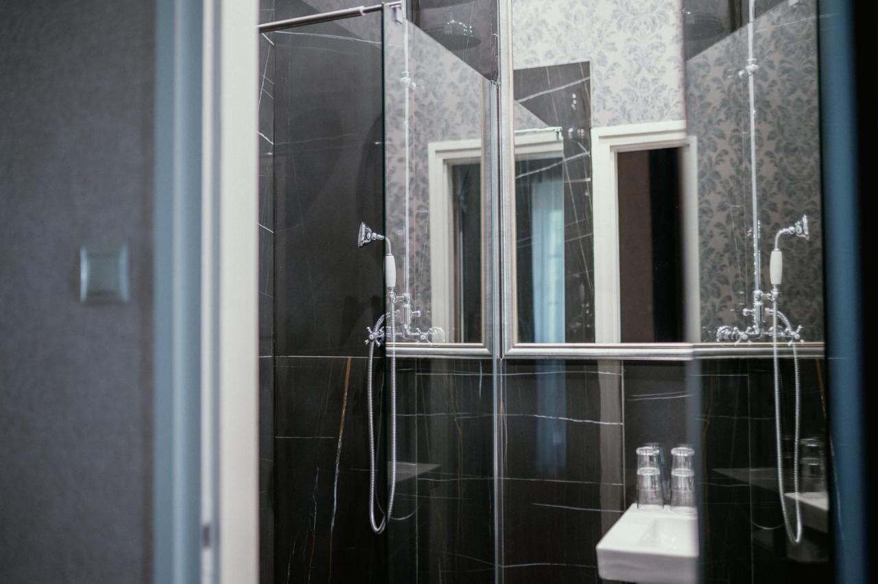 Boutique Hotel Annuska Balatonfured Bagian luar foto