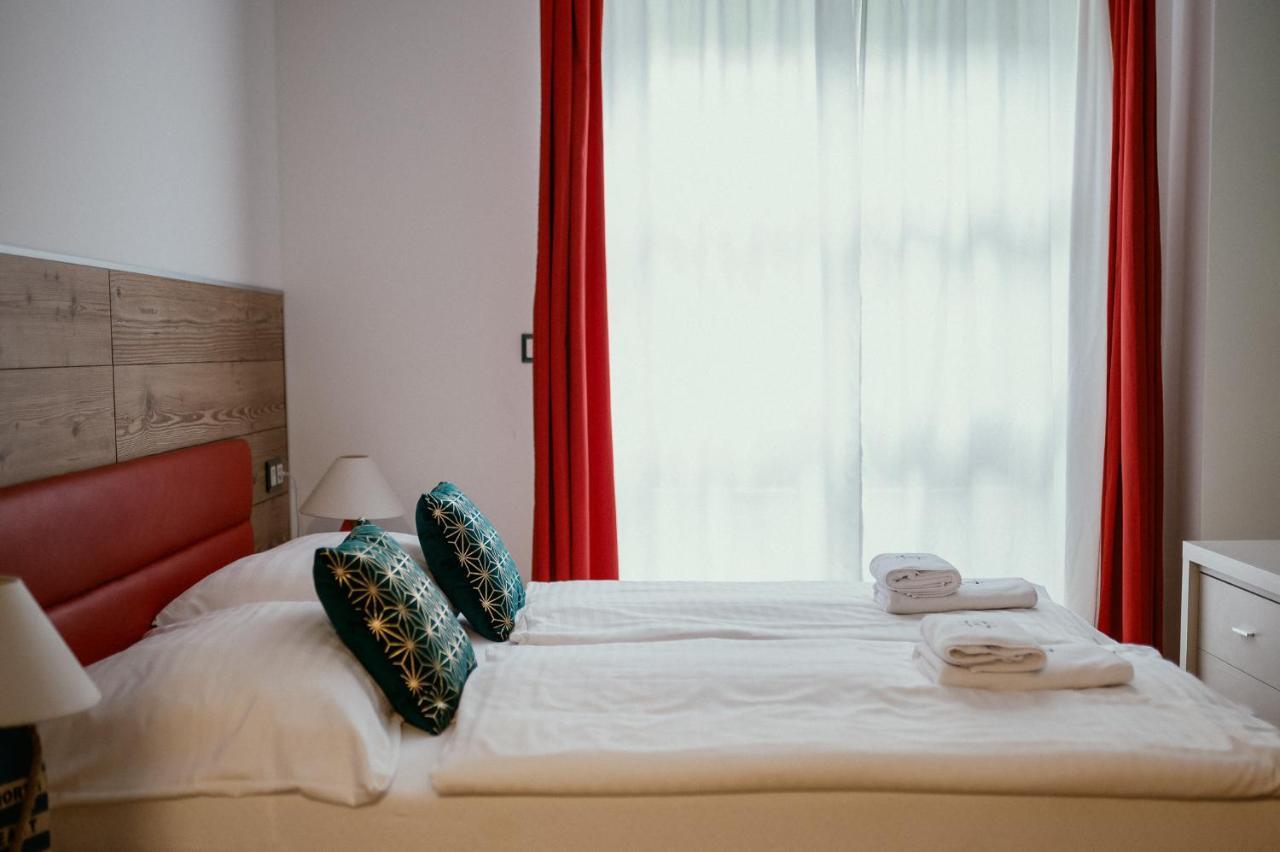 Boutique Hotel Annuska Balatonfured Bagian luar foto