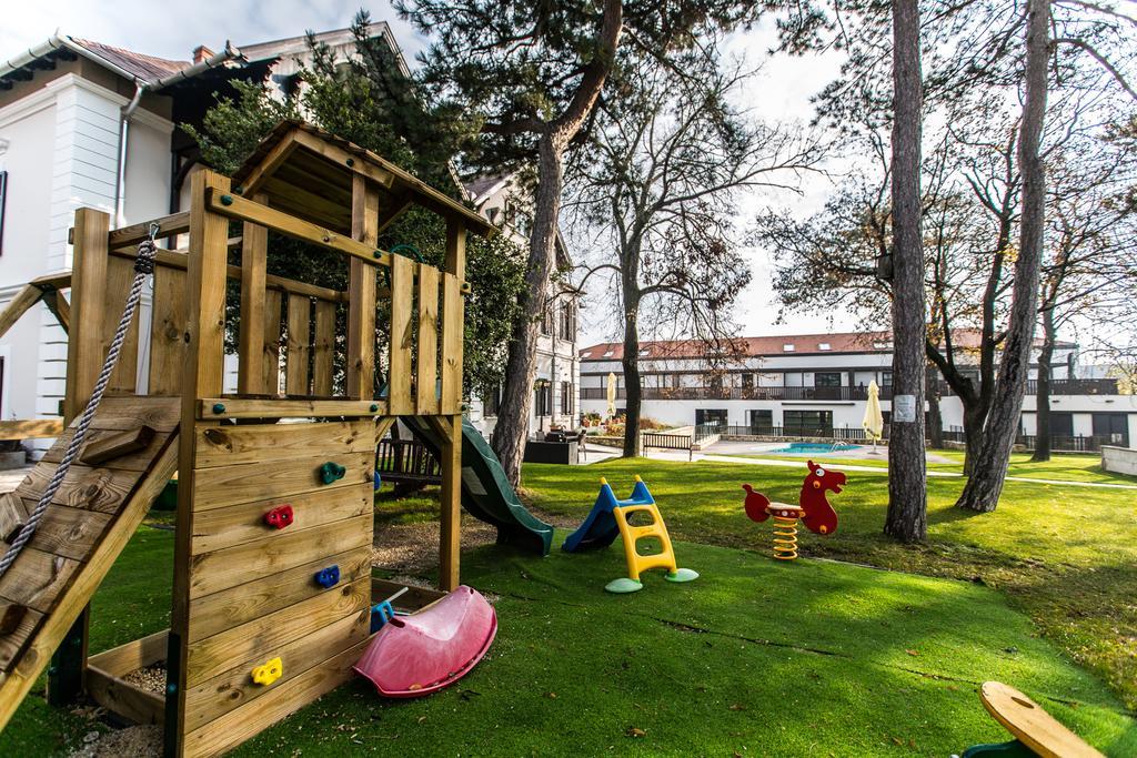 Boutique Hotel Annuska Balatonfured Bagian luar foto