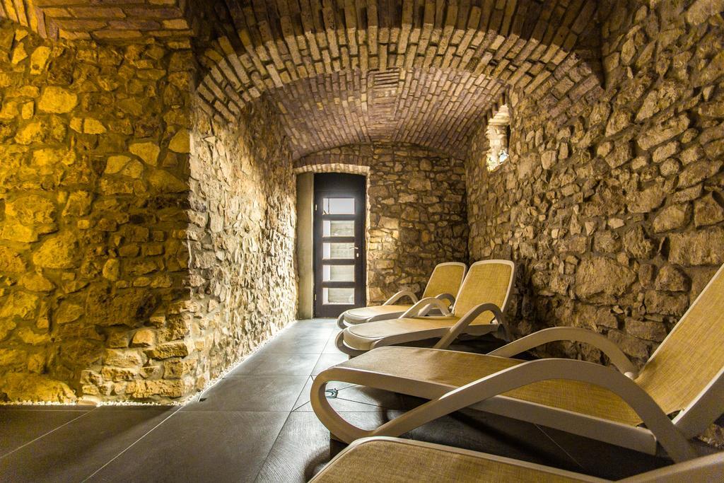 Boutique Hotel Annuska Balatonfured Bagian luar foto