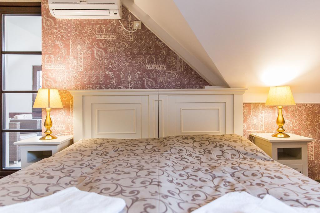 Boutique Hotel Annuska Balatonfured Bagian luar foto