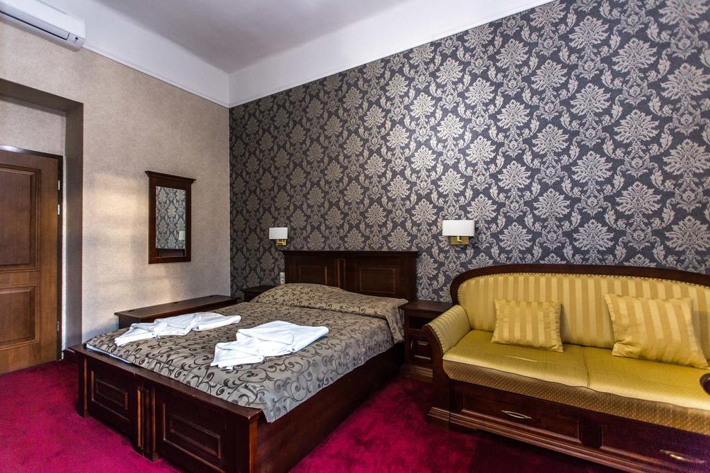 Boutique Hotel Annuska Balatonfured Bagian luar foto