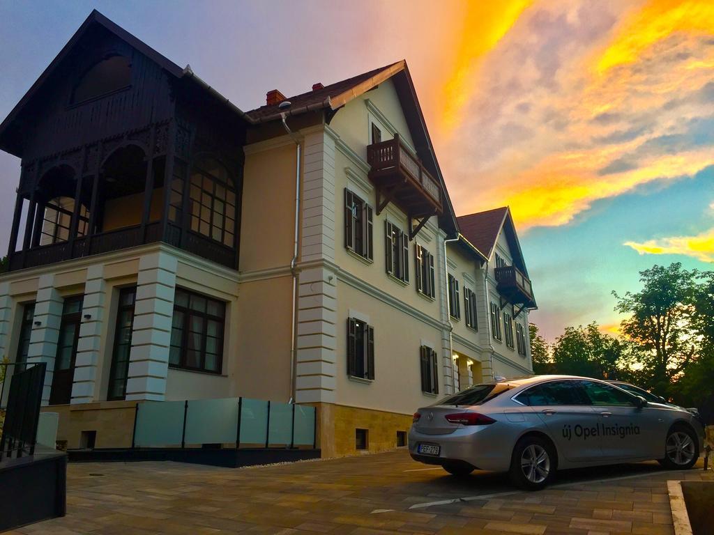 Boutique Hotel Annuska Balatonfured Bagian luar foto