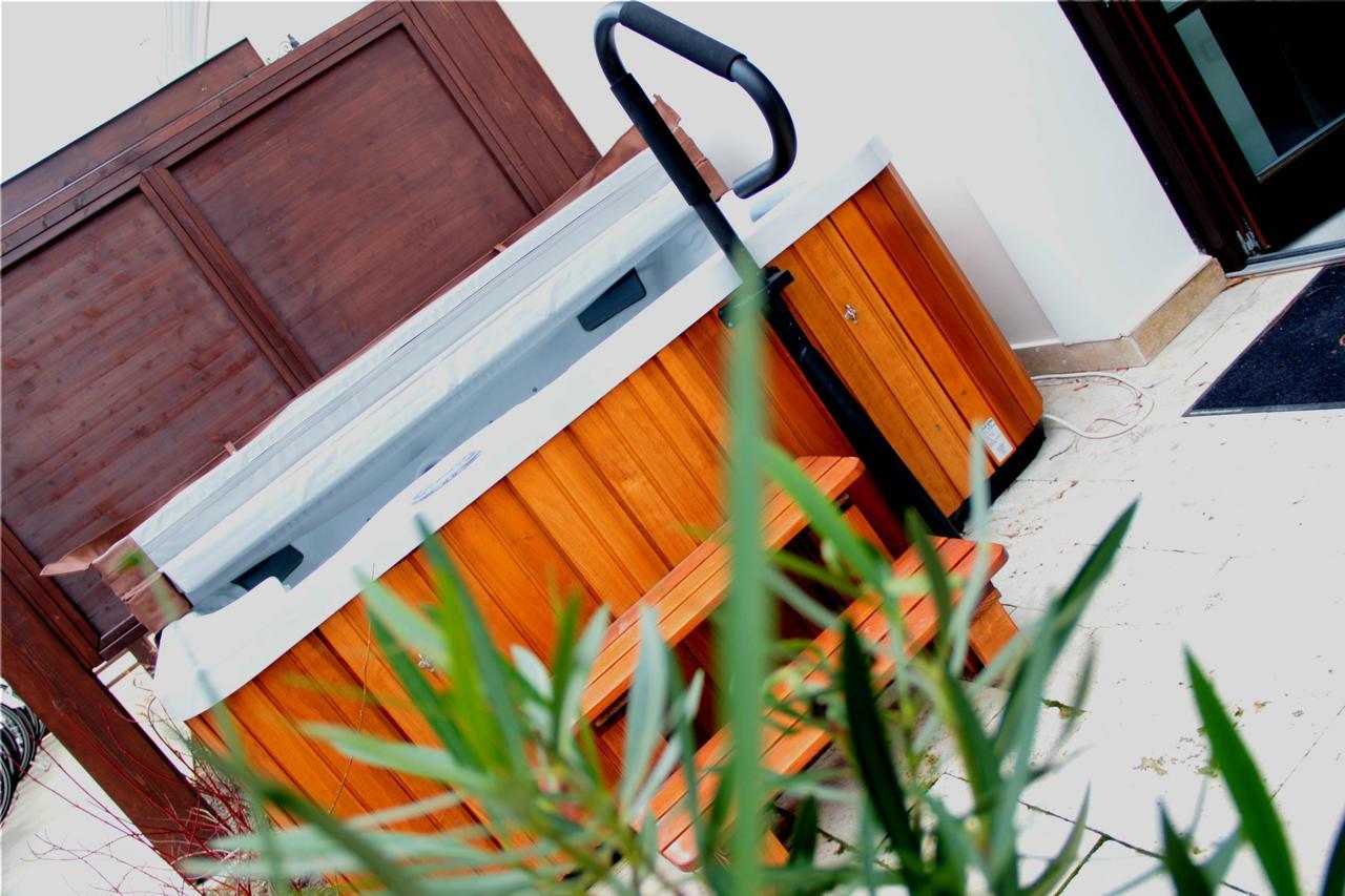 Boutique Hotel Annuska Balatonfured Bagian luar foto