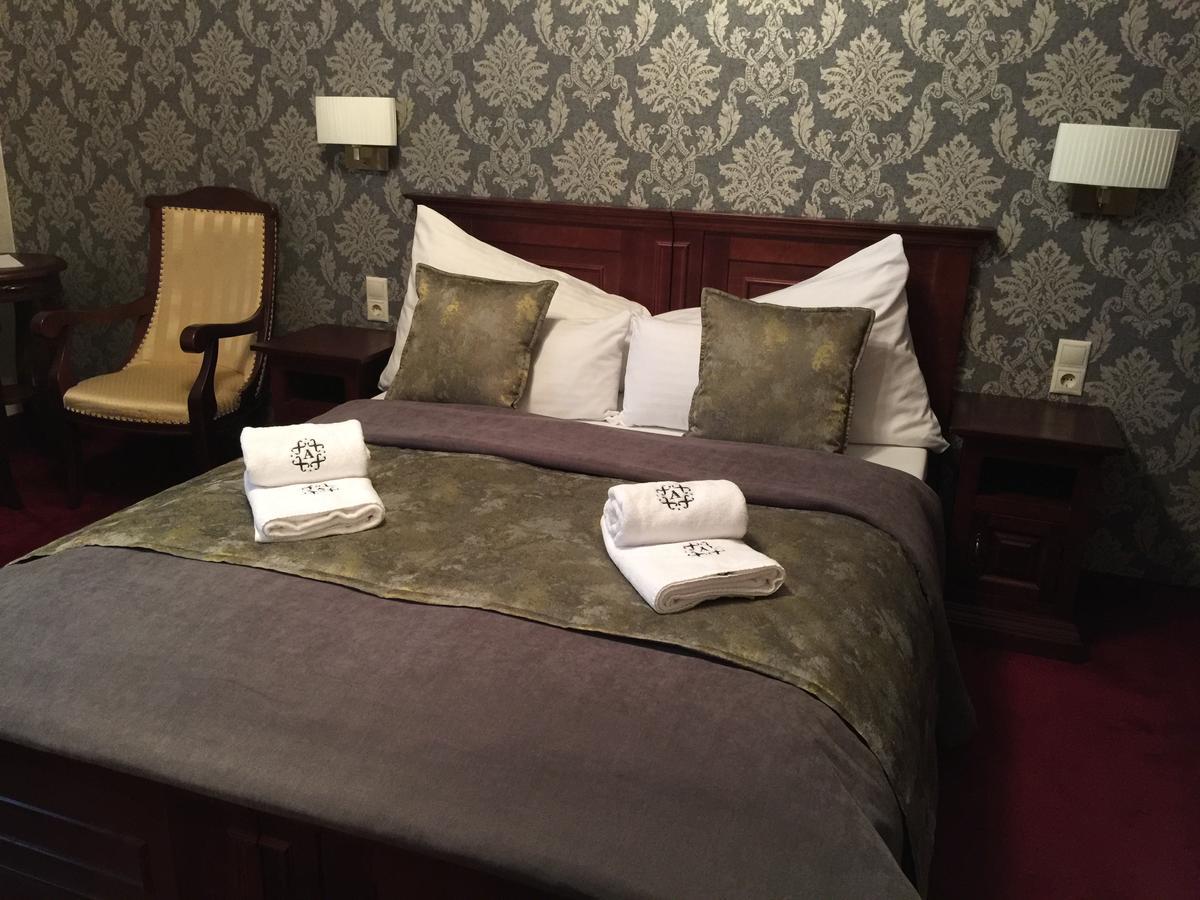 Boutique Hotel Annuska Balatonfured Bagian luar foto