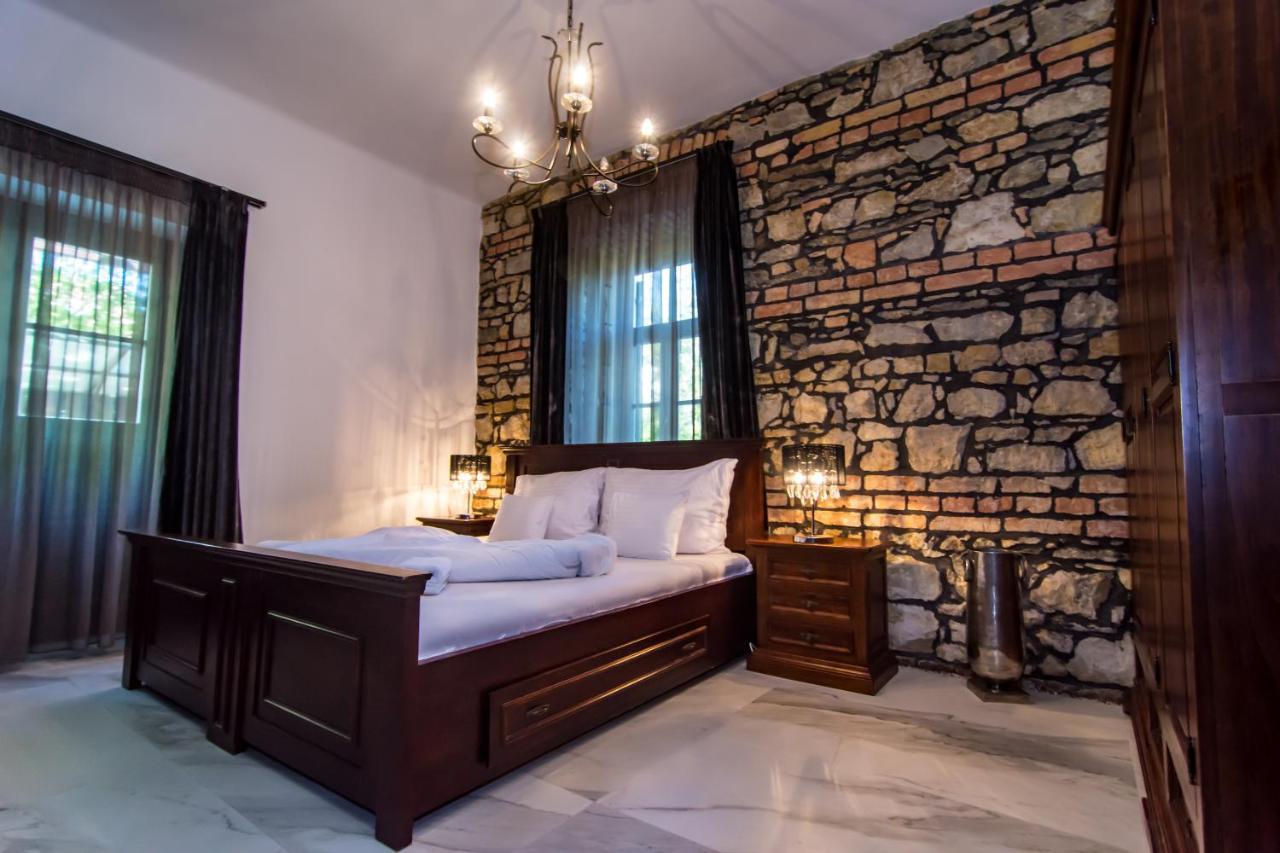 Boutique Hotel Annuska Balatonfured Bagian luar foto