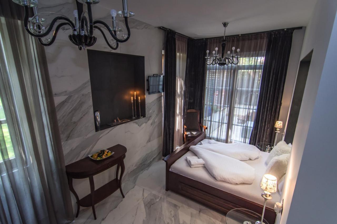 Boutique Hotel Annuska Balatonfured Bagian luar foto