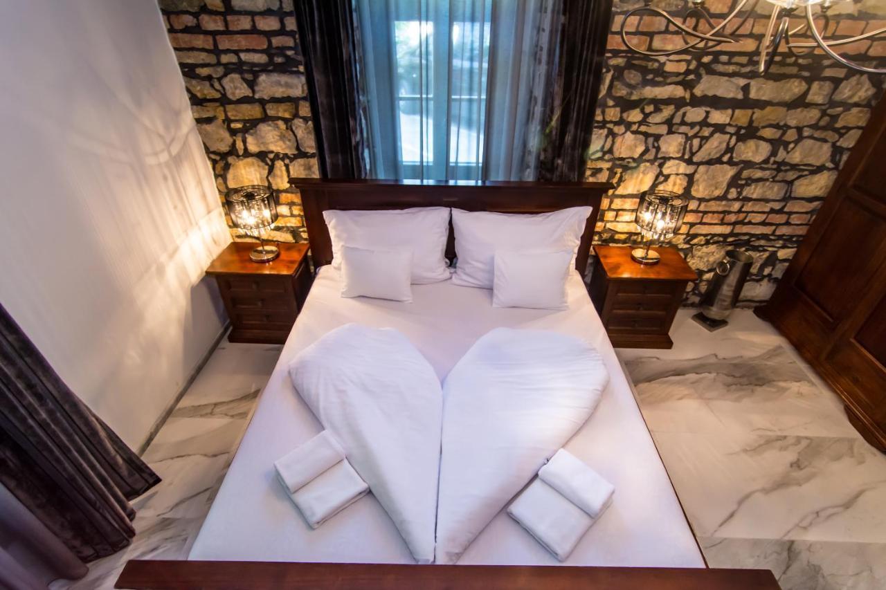 Boutique Hotel Annuska Balatonfured Bagian luar foto