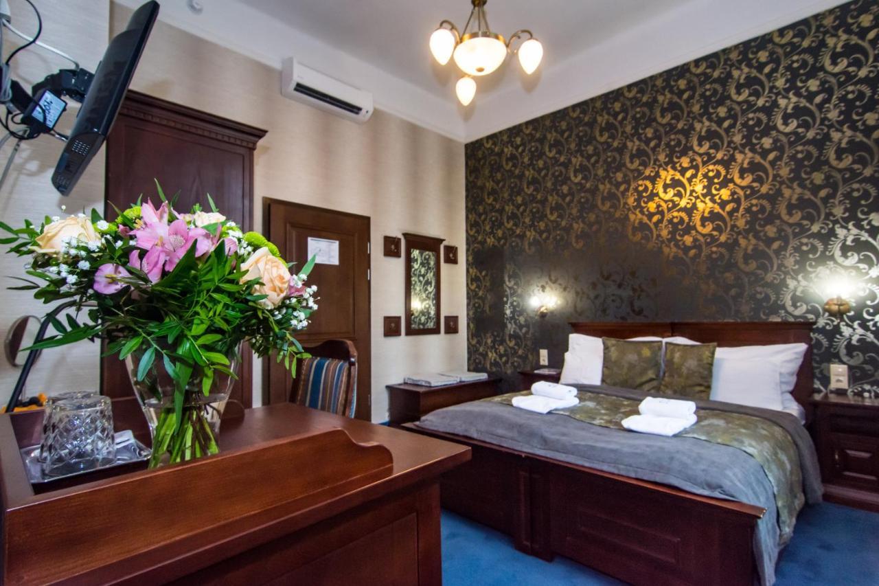 Boutique Hotel Annuska Balatonfured Bagian luar foto